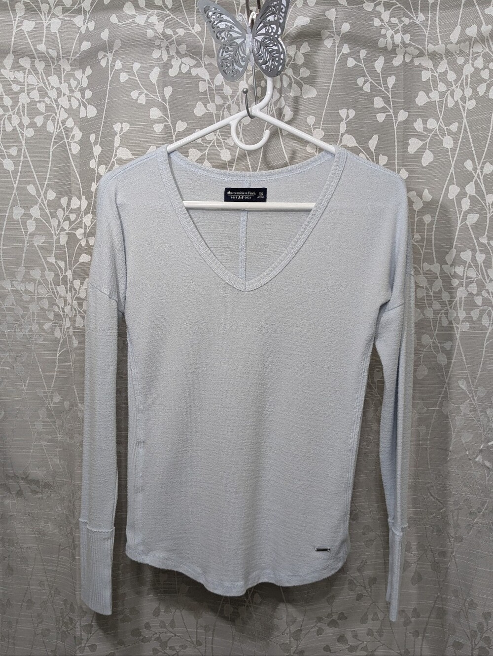 Abercrombie & Fitch Light Blue Women's V-Neck Sweater, Women's XSmall